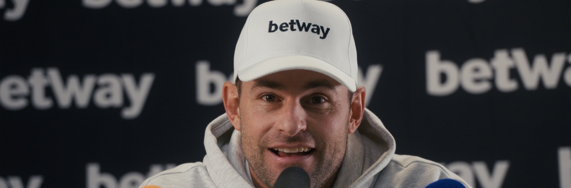 Andy Roddick returns to make Wimbledon history