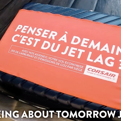 Corsair airline advertises on its competitors’ luggage carousels